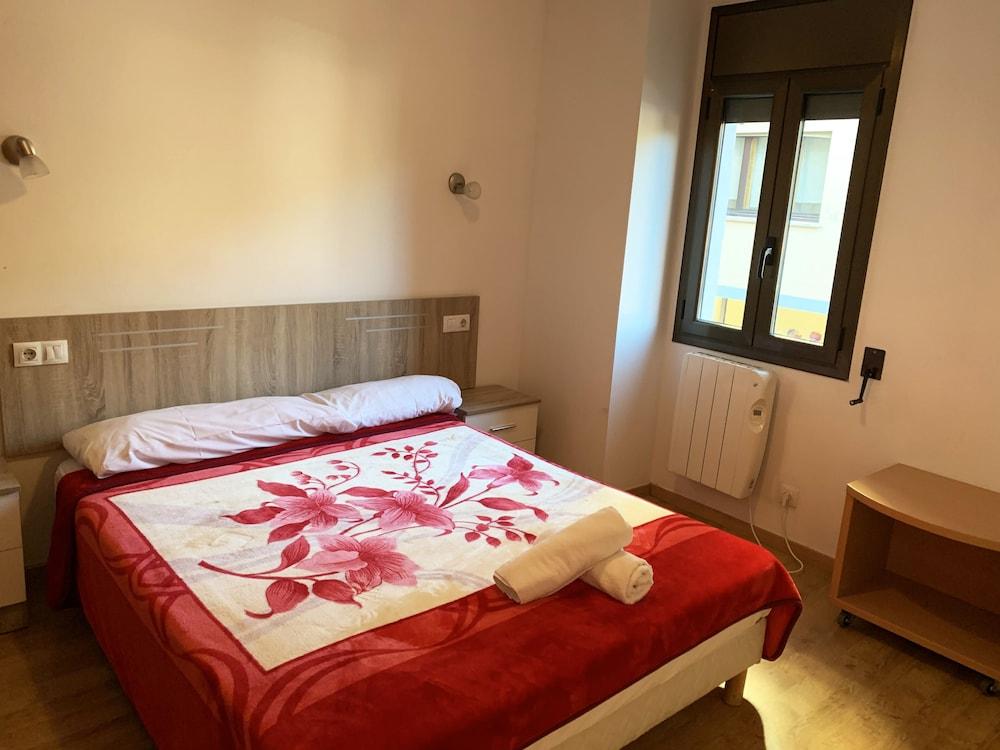 Apartament Pantebre 3000 *